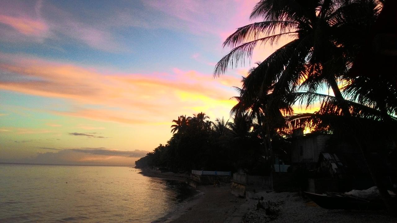 Bamboo Beachhouse Dormitory Garcia Hernandez Exterior photo