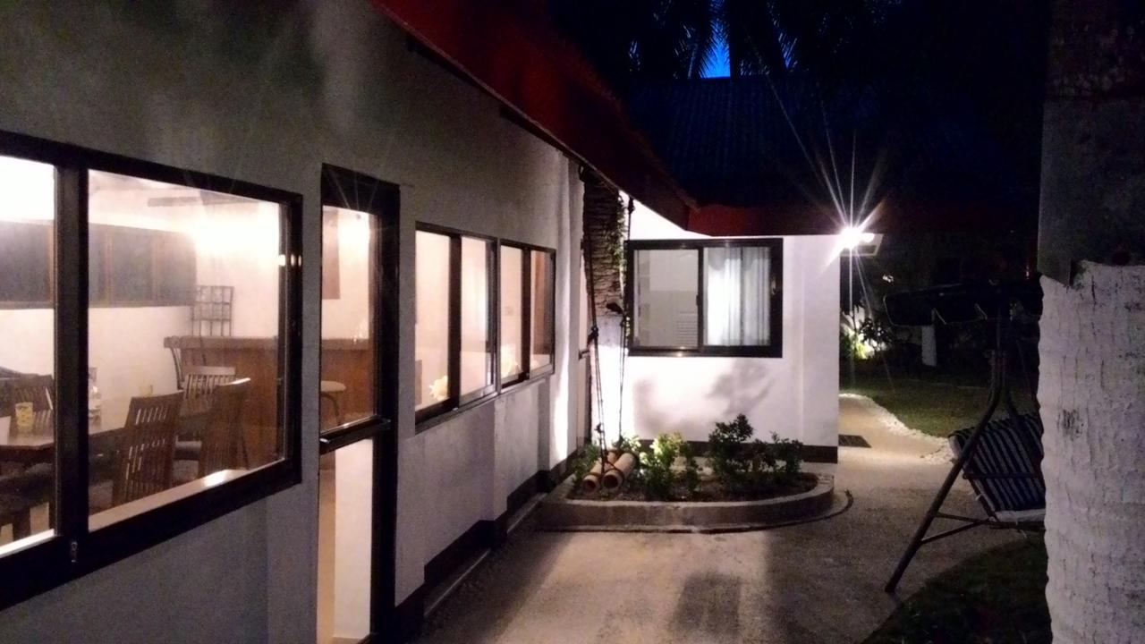 Bamboo Beachhouse Dormitory Garcia Hernandez Exterior photo