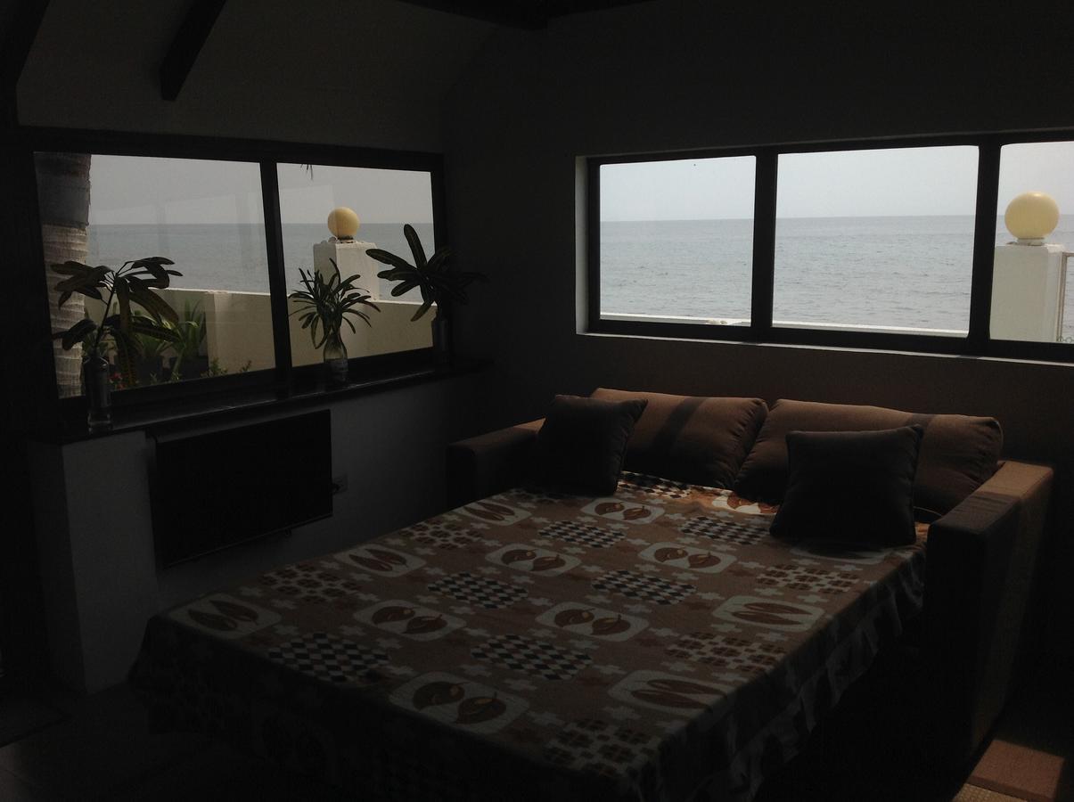 Bamboo Beachhouse Dormitory Garcia Hernandez Exterior photo