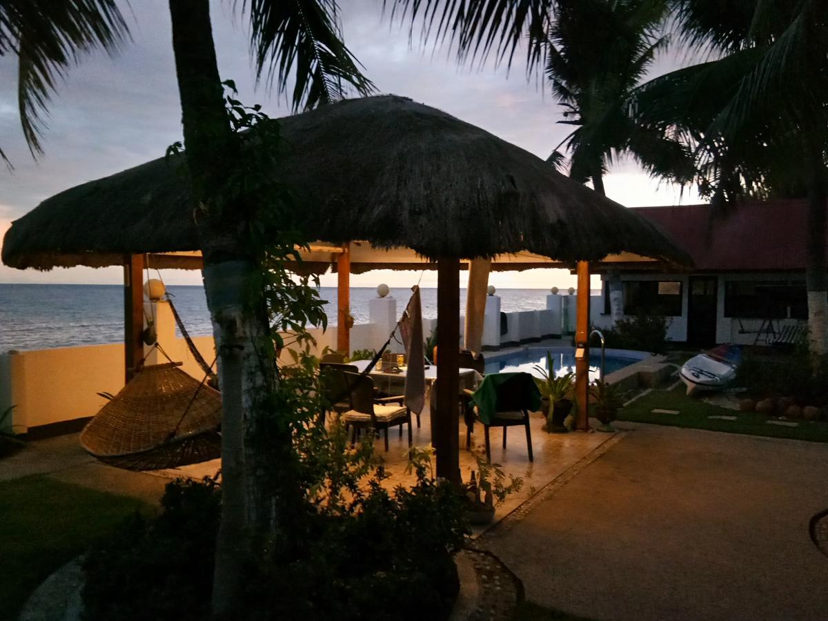 Bamboo Beachhouse Dormitory Garcia Hernandez Exterior photo